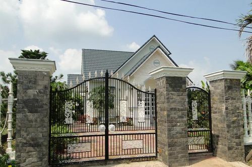 Một nhà hai cửa, của lẫn người khó vẹn toàn