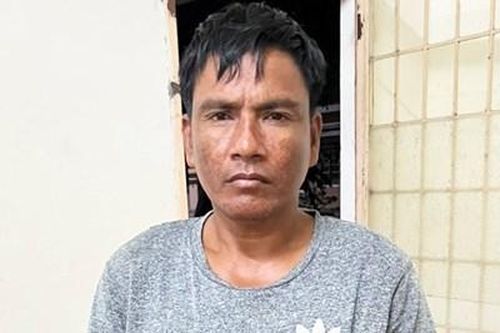 Đêm khuya lái thuyền đột nhập sà lan trên sông trộm tiền, vàng
