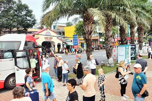 Đà Nẵng đón 'siêu tàu' du lịch biển, có thêm đường bay quốc tế mới