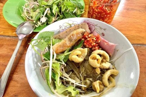 Thưởng thức đặc sản bún cua thối chỉ Gia Lai mới có
