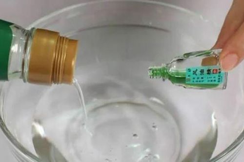Nhỏ vài giọt dầu gió vào góc phòng ngủ: Mẹo nhỏ nhưng lợi ích lớn biết rồi ai cũng muốn làm theo
