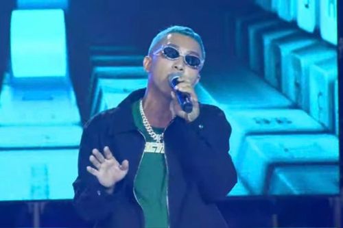 Rapper Ngắn thể hiện bài hát thương hiệu của VP Bank trong đêm Gala Bài Hát Hay Nhất