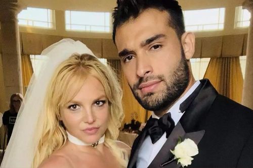 Mới kết hôn lần 3 chưa đầy một năm, Britney Spears bất ngờ vướng vào tin đồn chia tay chồng trẻ
