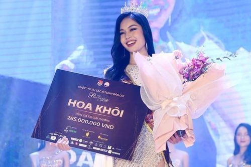 Nguyễn Thục Uyên Nhi đăng quang Hoa khôi Báo chí 2023