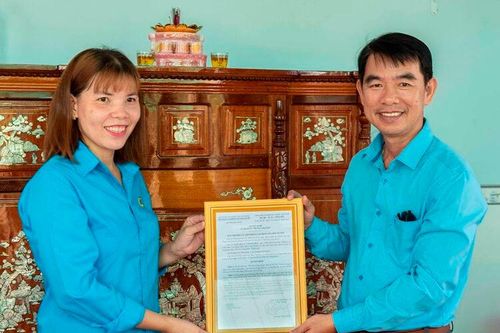 Ban Thường vụ Liên đoàn Lao động TP. Long Xuyên bàn giao 'Mái ấm công đoàn' cho đoàn viên khó khăn về nhà ở