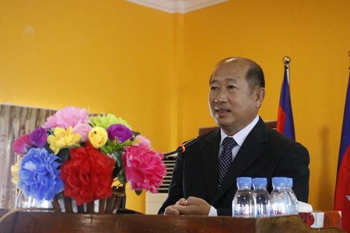 Phó Chủ tịch UBND tỉnh Đoàn Tấn Bửu chúc Tết tỉnh Prey Veng (Campuchia)