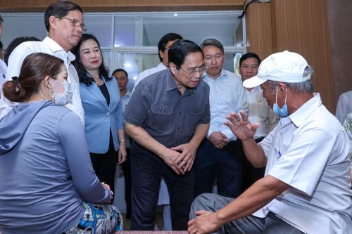 Thủ tướng khảo sát việc bảo đảm thuốc, sinh phẩm y tế cho người bệnh