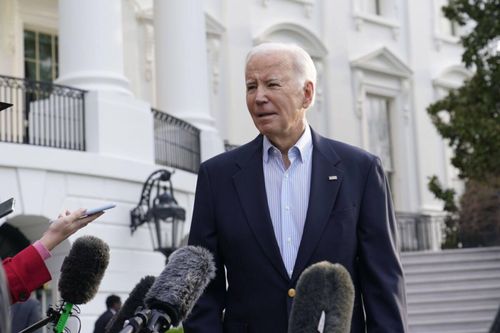 Tổng thống Biden bác lời kêu gọi trục xuất người Nga