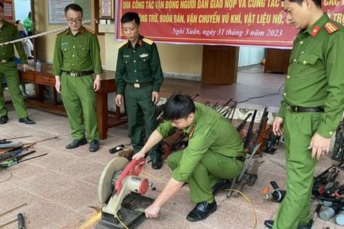 Tiêu hủy hơn 200 khẩu súng