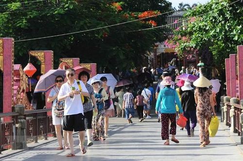 Để du khách đến Việt Nam chi tiêu 'mạnh tay hơn'