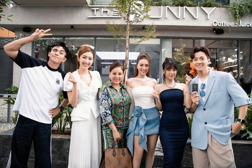 Dàn sao '2 Ngày 1 đêm' chúc mừng Ngô Kiến Huy tiếp tục làm 'ông chủ'