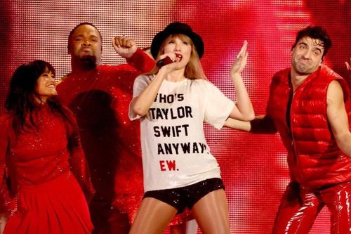 Áo phông Taylor Swift bị chỉ trích