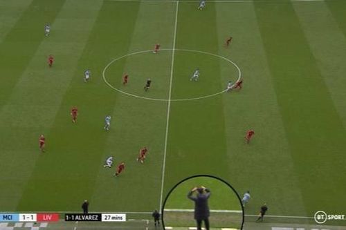 Klopp ôm đầu trước sai lầm của cầu thủ Liverpool