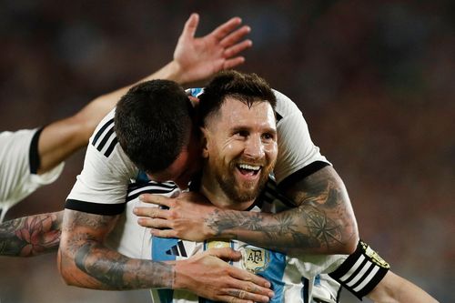 Messi đẩy PSG vào thế khó