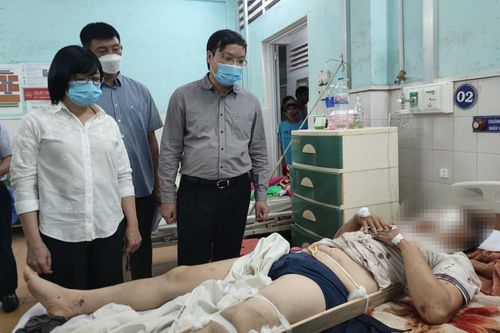 Thăm hỏi, hỗ trợ các nạn nhân bị tai nạn giao thông ở Gia Lai