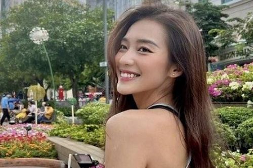 Gia đình mình vui bất thình lình: Nhan sắc ngoài đời sành điệu, thanh thoát của hotgirl Khả Ngân