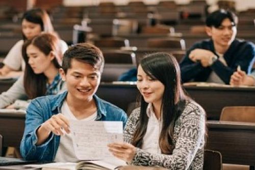 Tỷ lệ sinh sụt giảm đáng kinh ngạc, trường học Trung Quốc khuyến khích sinh viên tận dụng kỳ nghỉ Xuân đi tìm người yêu