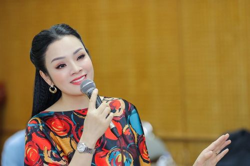 Tân Nhàn miệt mài tập luyện 'Con đường âm nhạc'