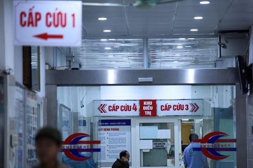 Bé gái 5 tuổi bị dập gan, phổi do ôtô đi lùi cán qua