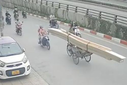 Nóng trên đường: Những tình huống trớ trêu 'tại anh, tại ả'