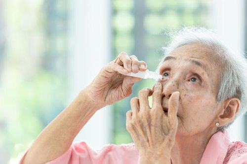 Bệnh về mắt thường gặp ở người già và cách phòng tránh