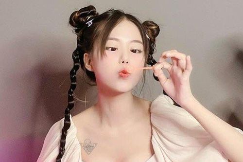 Không còn 'kín cổng cao tường', streamer Yugi đổi phong cách 'hở bạo' cuốn mắt dân mạng