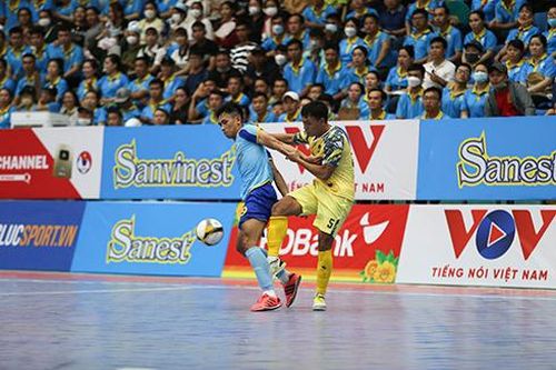 Sanvinest Khánh Hòa 3-4 Sahako: Rượt đuổi tỷ số kịch tính