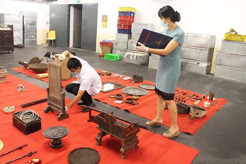 Thực hiện tổng kiểm kê hiện vật tại Bảo tàng Hà Nội