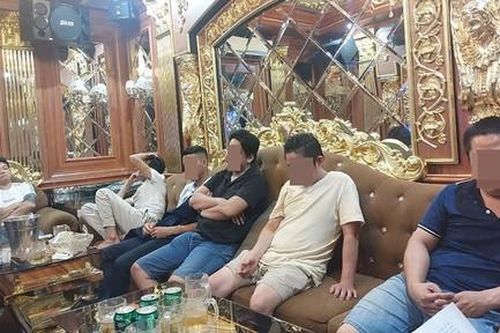 Bắt quả tang 7 người đàn ông mở tiệc ma túy trong nhà hàng
