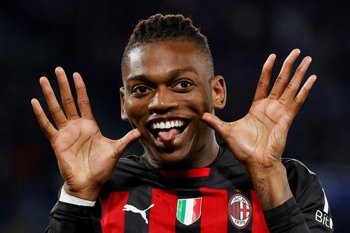 Napoli thua sốc Milan 0-4 trên sân nhà