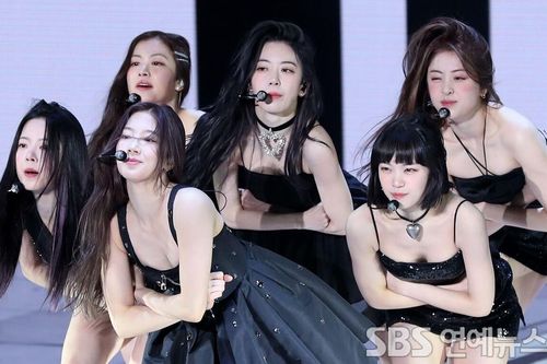 Đằng sau đế chế hùng mạnh nhất Kpop
