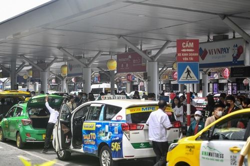 TCP hủy phương án tăng phí taxi tại sân bay Tân Sơn Nhất