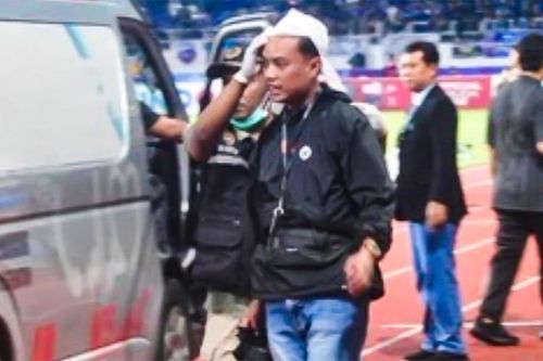Bạo loạn trên khán đài giải vô địch Indonesia