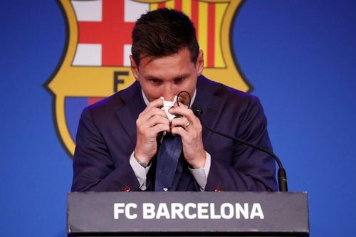 Barca tìm nhà tài trợ trả lương cho Messi
