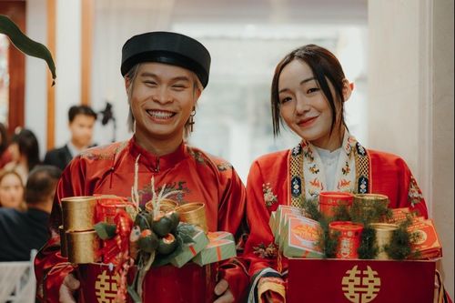 Lễ ăn hỏi của Quán quân Rap Việt Seachains