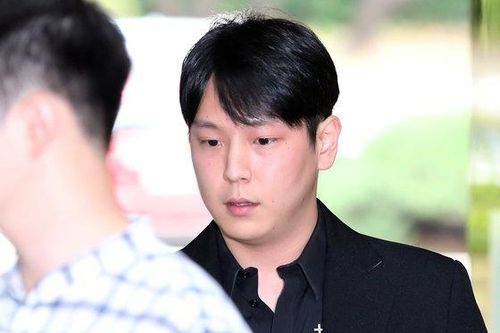 Ca sĩ Himchan thừa nhận quấy rối tình dục 2 phụ nữ