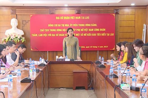 Chủ tịch Hội Liên hiệp Phụ nữ Việt Nam gặp gỡ nữ kiều bào tiêu biểu tại Lào
