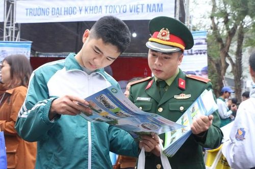 Nhiều trường quân sự tuyển thí sinh cận thị