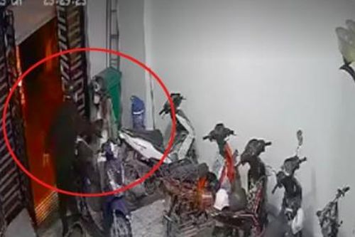 Xác minh clip cô gái trẻ bị nam thanh niên sàm sỡ ở khu nhà trọ