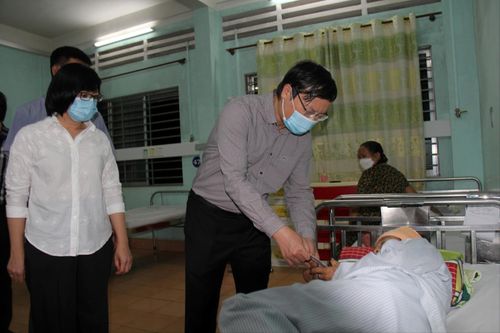 Chủ tịch UBND tỉnh Gia Lai thăm hỏi, hỗ trợ các nạn nhân trong vụ xe khách tông vào nhà dân