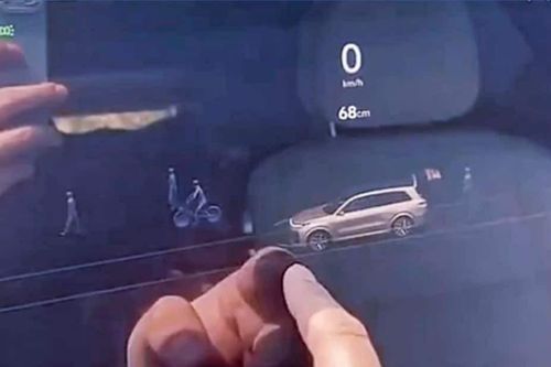 Chủ xe 'đứng tim' khi ô tô phát hiện người vô hình ở gần nghĩa trang
