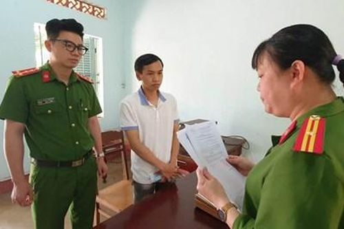 Nghi vợ ngoại tình, người chồng đâm 2 người đàn ông bị thương nặng