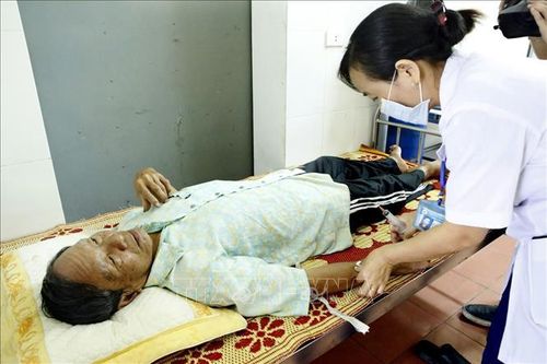 Hà Tĩnh: Đề nghị bổ sung đối tượng và kéo dài thời gian thụ hưởng tăng phụ cấp ưu đãi nghề y