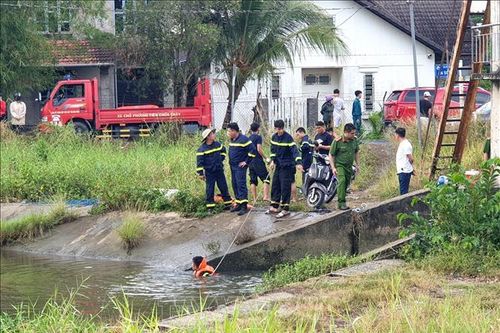 Tìm thấy thiếu niên mất tích dưới kênh nước ở Bình Dương