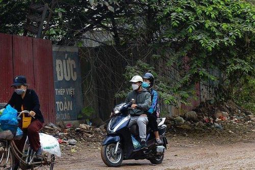 Đoạn đường dài 500m có tới gần trăm 'ổ gà', 'ổ voi'
