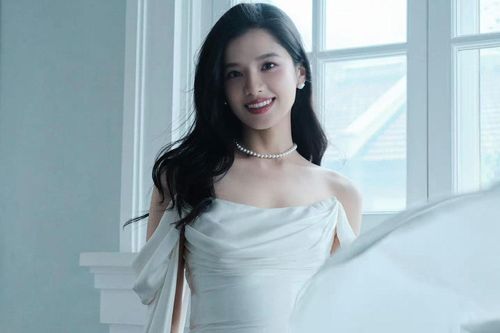 Vừa thông báo kết hôn cùng bạn trai kém 1 tuổi, Trương Tịnh Nghi khiến fan ấm lòng với hành động đẹp