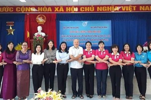Hội LHPN tỉnh An Giang và TPHCM tăng cường học tập mô hình hay về phụ nữ dân tộc