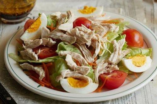 Giảm cân giữ dáng với món salad ức gà