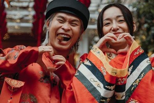 Quán quân Rap Việt hạnh phúc công bố loạt ảnh ăn hỏi