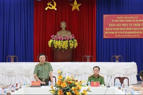 Đoàn khảo sát của Ủy ban Quốc phòng và An ninh làm việc tại huyện Đức Hòa, Long An